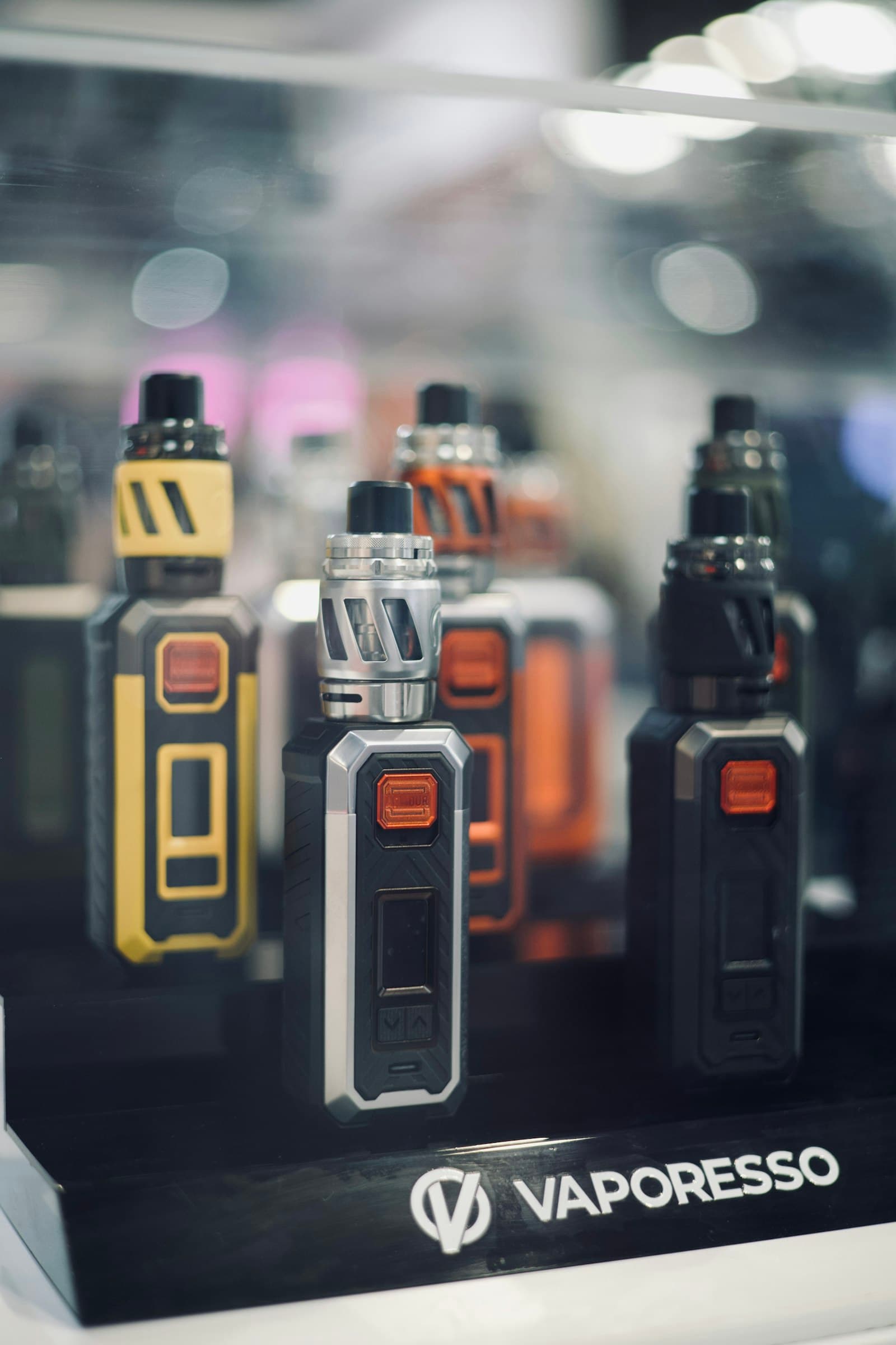 Retail display case holding a range of different vaping devices